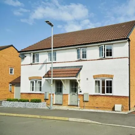 Buy this 3 bed duplex on Hurricane Drive in Calne, SN11 8GB