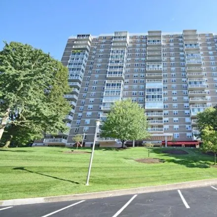 Buy this 2 bed condo on Regency in 2444 Madison Road, Cincinnati