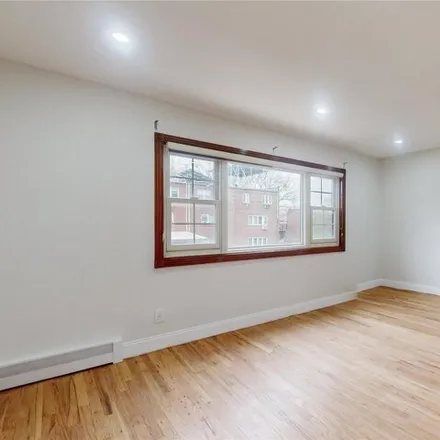 Image 7 - 619 East 83rd Street, New York, NY 11236, USA - House for sale