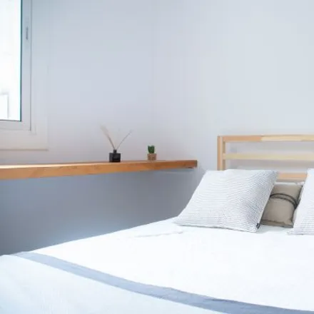 Rent this 3 bed room on Carrer de Còrsega in 443-451, 08037 Barcelona