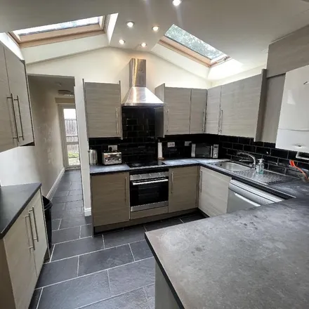 Rent this 6 bed room on 6 Holly Grove in Selly Oak, B29 6EQ