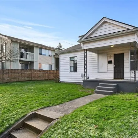 Buy this 3 bed house on M&J Lawnmowers in 6th Avenue, Tacoma