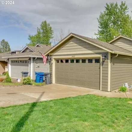 Buy this 3 bed house on 3432 Edward Drive Southeast in Salem, OR 97302