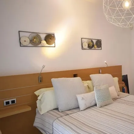 Rent this 2 bed apartment on Farmacia Albatros Marbella (Nueva Andalucía) in Calle Quevedo, 6
