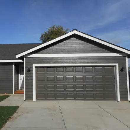 Buy this 3 bed house on 635 Southeast Glen Street in Madras, OR 97741