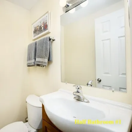 Image 9 - 1405 W Touhy Ave Apt F, Chicago, Illinois, 60626 - House for sale