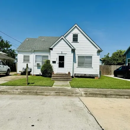 Buy this 2 bed house on 543 Gouaux Avenue in Houma, LA 70364
