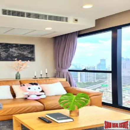 Rent this 2 bed apartment on Samyan Station Parking Lot in Soi Na Wat Hua Lamphong, Santiphap