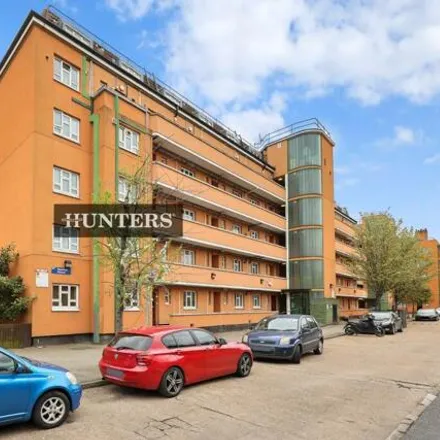 Image 1 - Newton House, Cornwall Street, St. George in the East, London, E1 2QN, United Kingdom - Apartment for sale