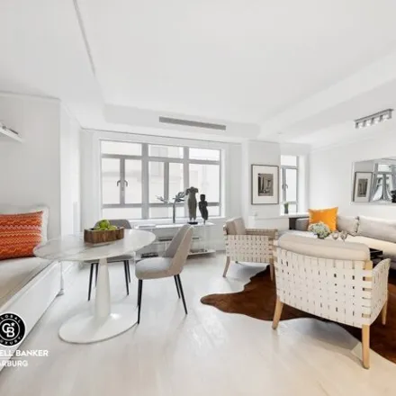 Image 2 - 18 East 62nd Street, New York, NY 10065, USA - Condo for sale