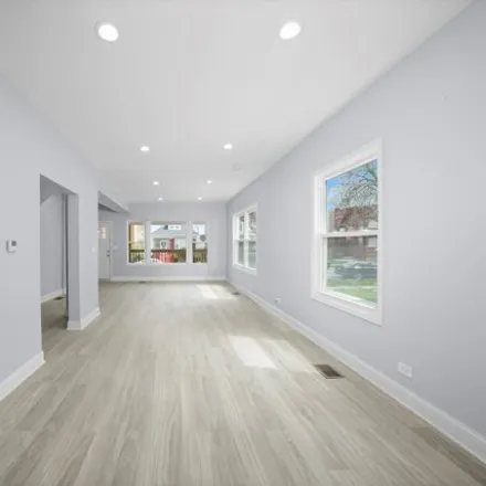 Image 9 - 9040 South Loomis Street, Chicago, IL 60643, USA - House for sale
