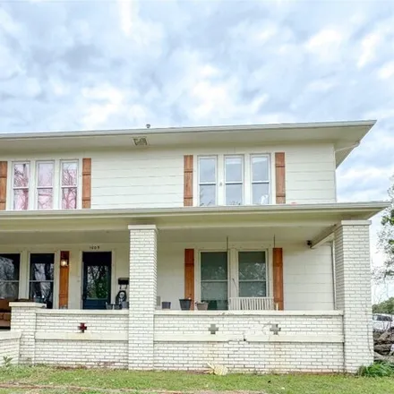 Buy this 5 bed house on 274 North Park Street in Guthrie, OK 73044