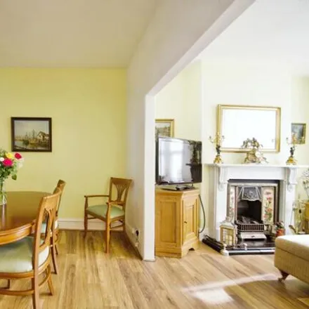Image 3 - 284 Murchison Road, London, E10 6LY, United Kingdom - House for sale