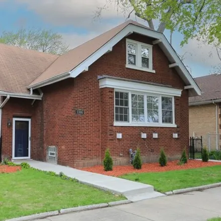 Buy this 5 bed house on 9306 South Loomis Street in Chicago, IL 60620