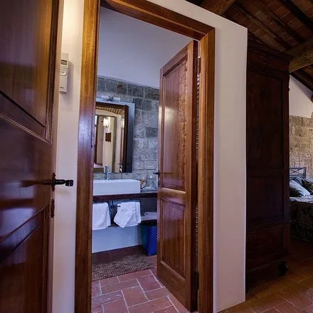 Rent this 5 bed house on 53017 Radda in Chianti SI