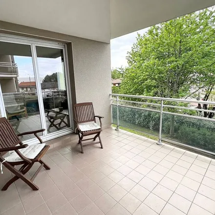 Rent this 2 bed apartment on 70 rue du Rassat in 63000 Clermont-Ferrand, France