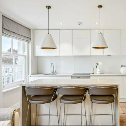 Image 4 - 32 Palace Gardens Terrace, London, W8 4RS, United Kingdom - Apartment for sale