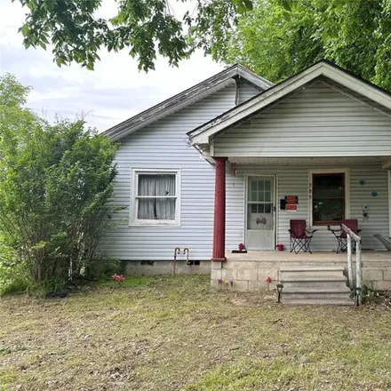 Buy this 3 bed house on 681 West 9th Street in Okmulgee, OK 74447