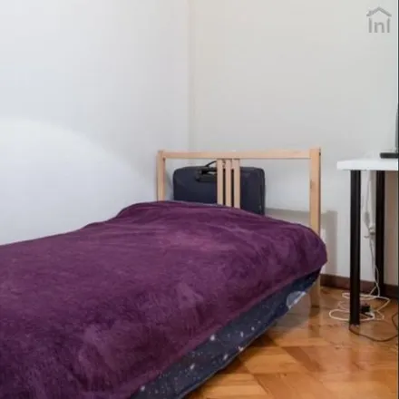 Rent this 7 bed room on Avenida República