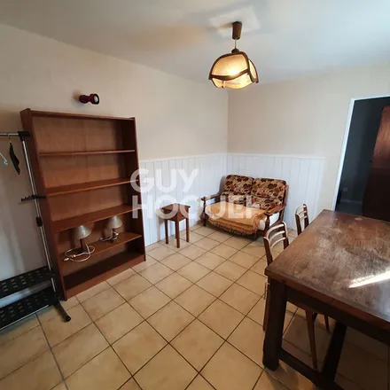 Rent this 2 bed apartment on Place de l'Église in 33400 Talence, France