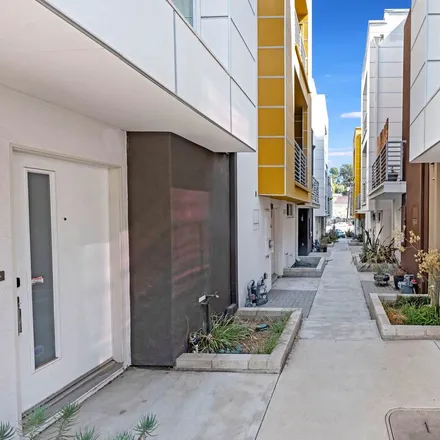 Image 2 - Alvarado & Montana, North Alvarado Street, Los Angeles, CA 90026, USA - House for rent