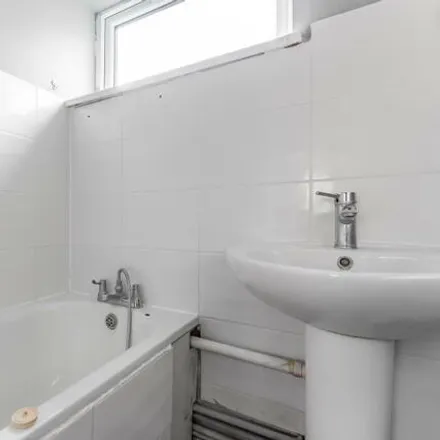 Image 2 - unnamed road, Aylesbury, HP19 7QR, United Kingdom - Apartment for sale