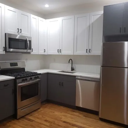 Image 3 - 264 Malcolm X Boulevard, New York, NY 11233, USA - Room for rent