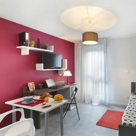Rent this 1 bed apartment on Clermont-Ferrand in Ballainvilliers, ARA