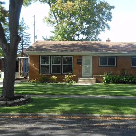 Buy this 3 bed house on 2521 Riverside Drive Northeast in Grand Rapids, MI 49505
