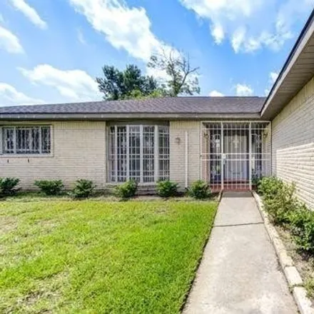 Rent this 3 bed house on 10785 Sandstone Street in Bellaire West, Houston