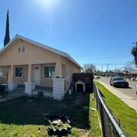 Buy this 3 bed house on 1078 North Thesta Street in Fresno, CA 93701