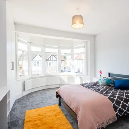 Rent this 5 bed room on Park View Road in Dudden Hill, London