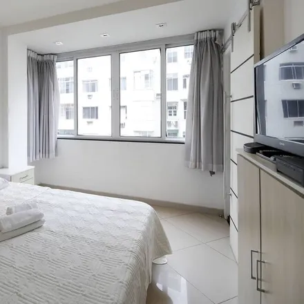 Rent this studio apartment on Rua Ministro Viveiros de Castro in 32, 801Copacabana
