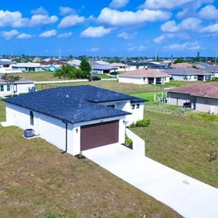 Image 2 - 2200 Northeast 7th Place, Cape Coral, FL 33909, USA - House for sale