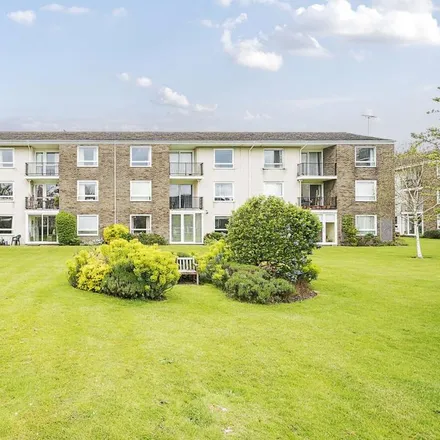 Rent this 2 bed apartment on Pevensey Garden in Worthing, BN11 5PL