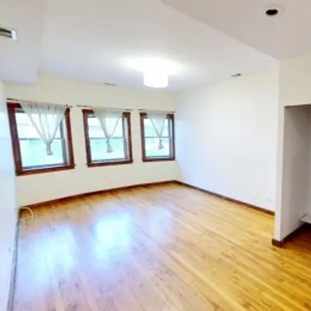 Buy this 1 bed apartment on #g,2023 West Arthur Avenue in Rogers Park, Chicago
