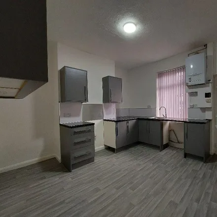 Image 3 - Parkinson Street, Burnley, BB11 3LS, United Kingdom - Townhouse for rent