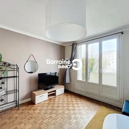 Rent this 3 bed apartment on SUAPS - Complexe sportif in Rue de la Grandière, 29200 Brest