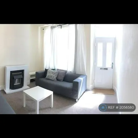 Rent this 4 bed townhouse on 76 Heavygate Road in Sheffield, S10 1PF