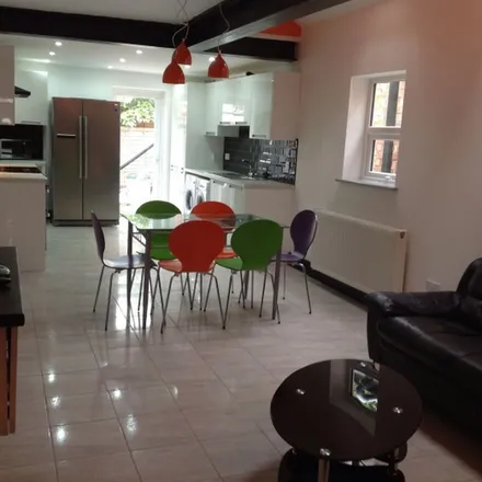 Rent this 6 bed apartment on 215 Dawlish Road in London, E10 5QX