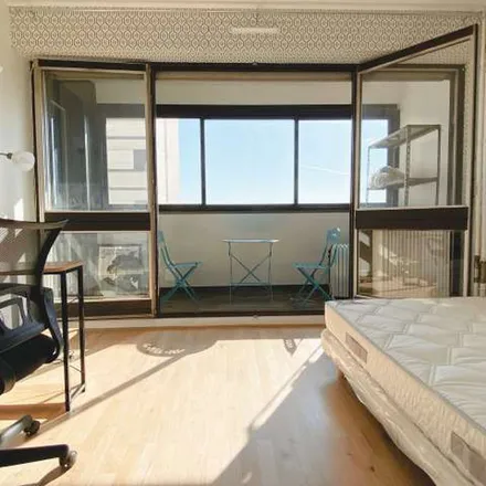 Rent this 3 bed apartment on Place de la Lévrière in 94000 Créteil, France