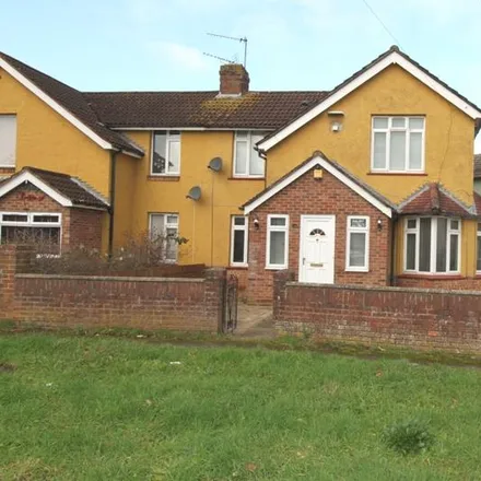 Rent this 4 bed duplex on Grantham Road in Bishopstoke, SO50 5JF