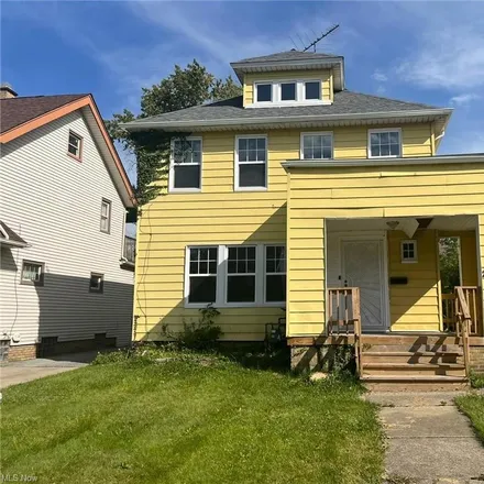 Buy this 3 bed house on 2119 Rossmoor Road in Cleveland Heights, OH 44118