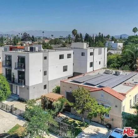 Rent this 3 bed townhouse on 776 North Ridgewood Place in Los Angeles, CA 90038