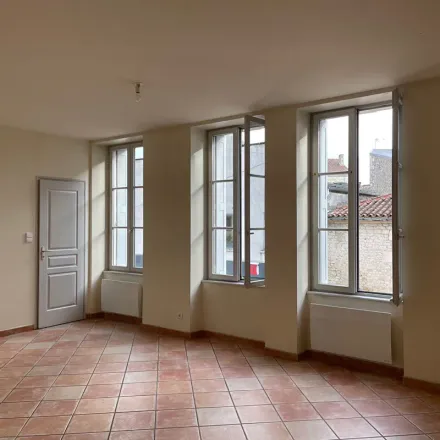 Rent this 2 bed apartment on 53 Rue du Colonel Dumont Saint-Priest in 85200 Fontenay-le-Comte, France