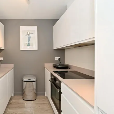 Image 5 - 25 Coleherne Mews, London, SW10 9AN, United Kingdom - Apartment for rent