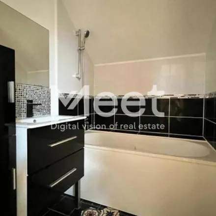 Rent this 3 bed apartment on 77 Avenue du Vercors in 78310 Maurepas, France