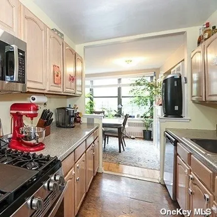 Image 4 - 75-26 Bell Boulevard, New York, NY 11364, USA - Apartment for sale