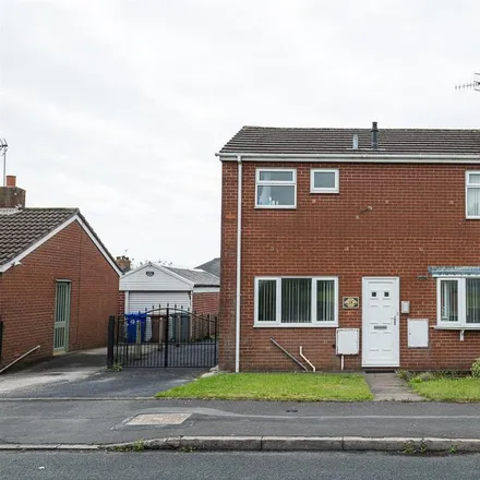 Rent this 3 bed duplex on Rainford Close in Packmoor, ST7 4QG