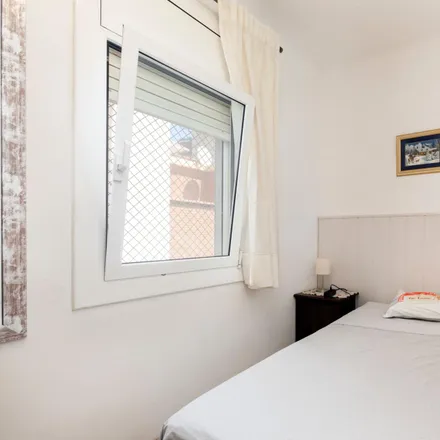 Rent this 4 bed room on Carrer del Consell de Cent in 31, 08014 Barcelona